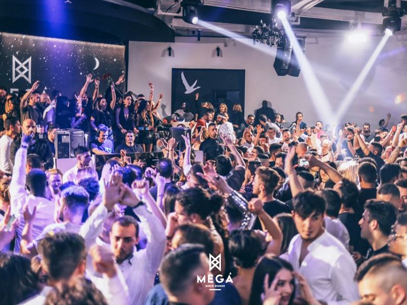 discoteca megà foto serata con dj molella