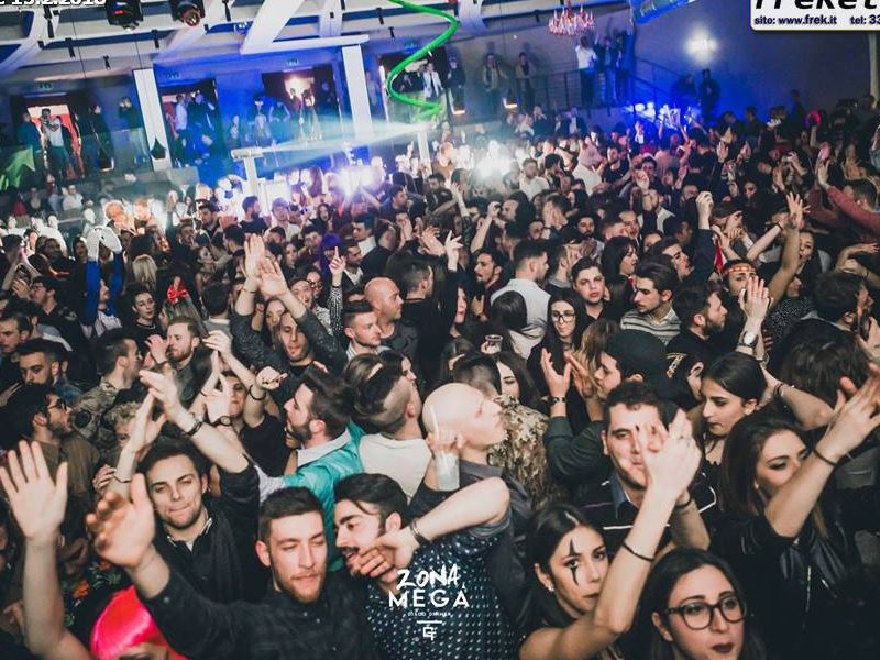 discoteca megà la serata universaria di mercoledì