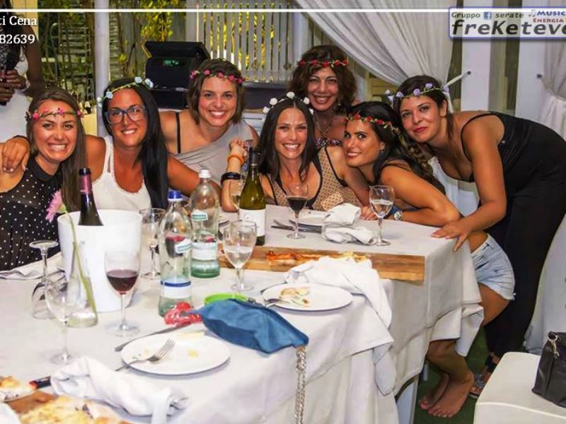 nettuno beach club festa fra amiche colleghe di corso