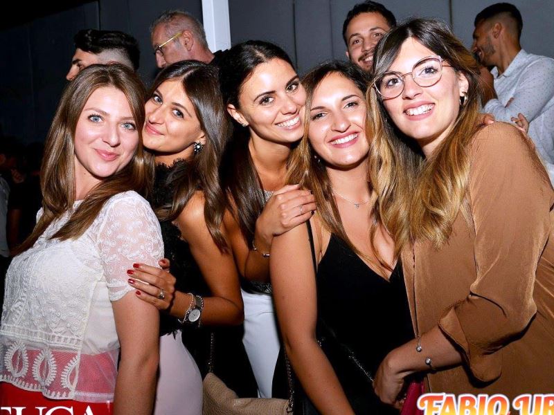 tortuga beach club belle ragazze