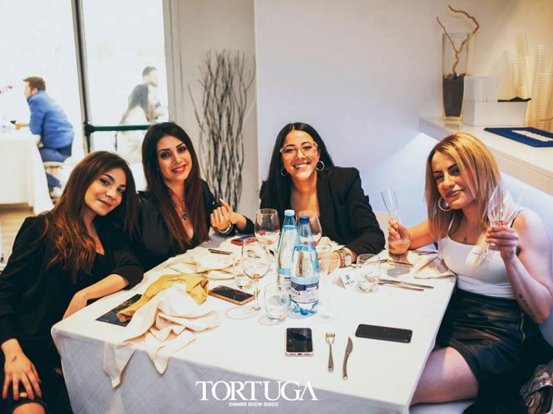 tortuga beach club amiche del posto