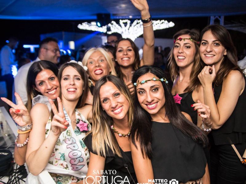 tortuga beach club party addio al nubilato