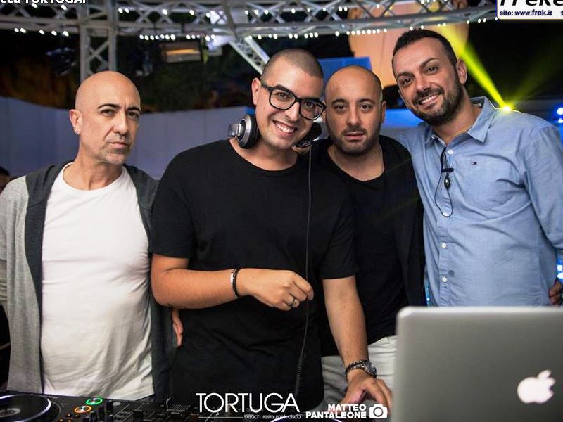 tortuga beach club console dj direttore