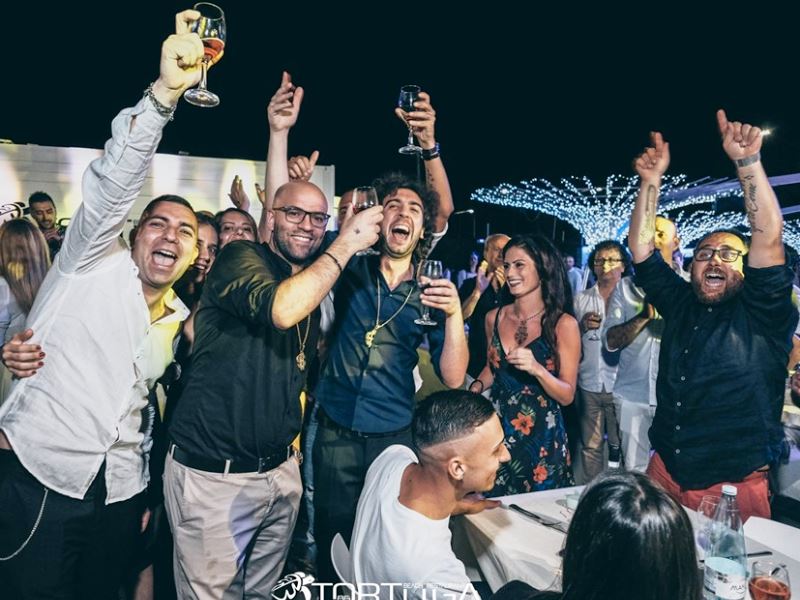 tortuga beach club festeggia alla vita