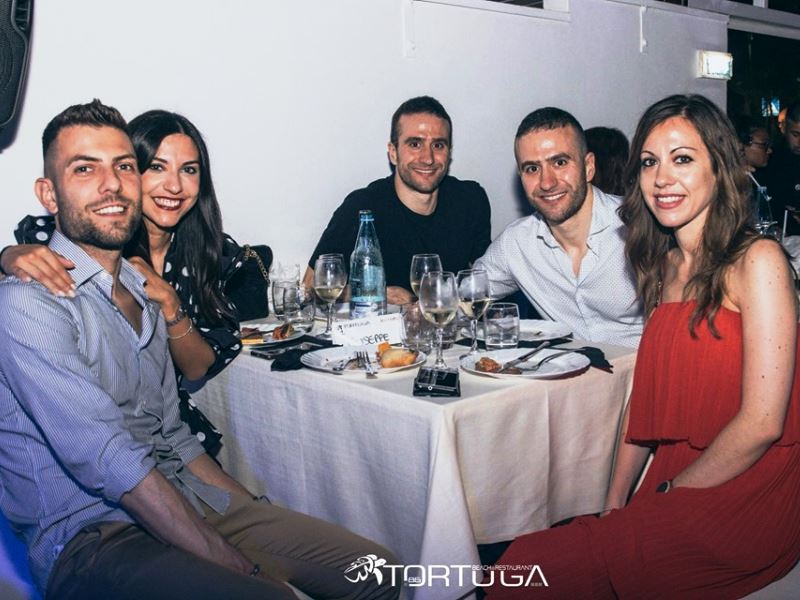 tortuga beach club amici a cena